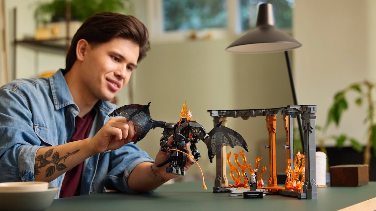 Crea una ventana a la Tierra Media con el set LEGO Icons El Señor de los Anillos: Balrog Book Nook