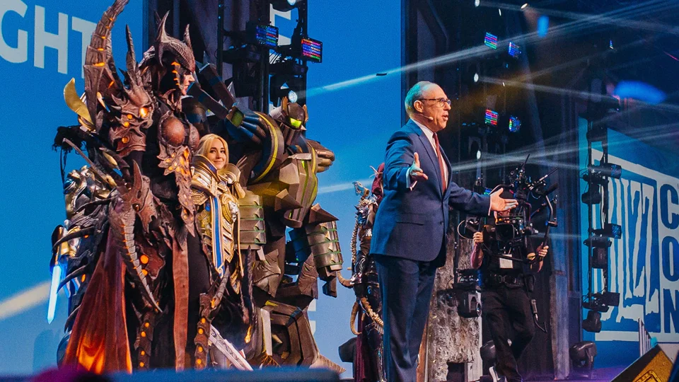 Darin De Paul, la voz de Reinhardt, presentará la noche de la comunidad de BlizzCon 2026